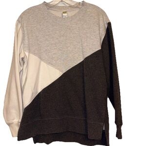GreenTea Women’s Gray and Black Crewneck Sweater